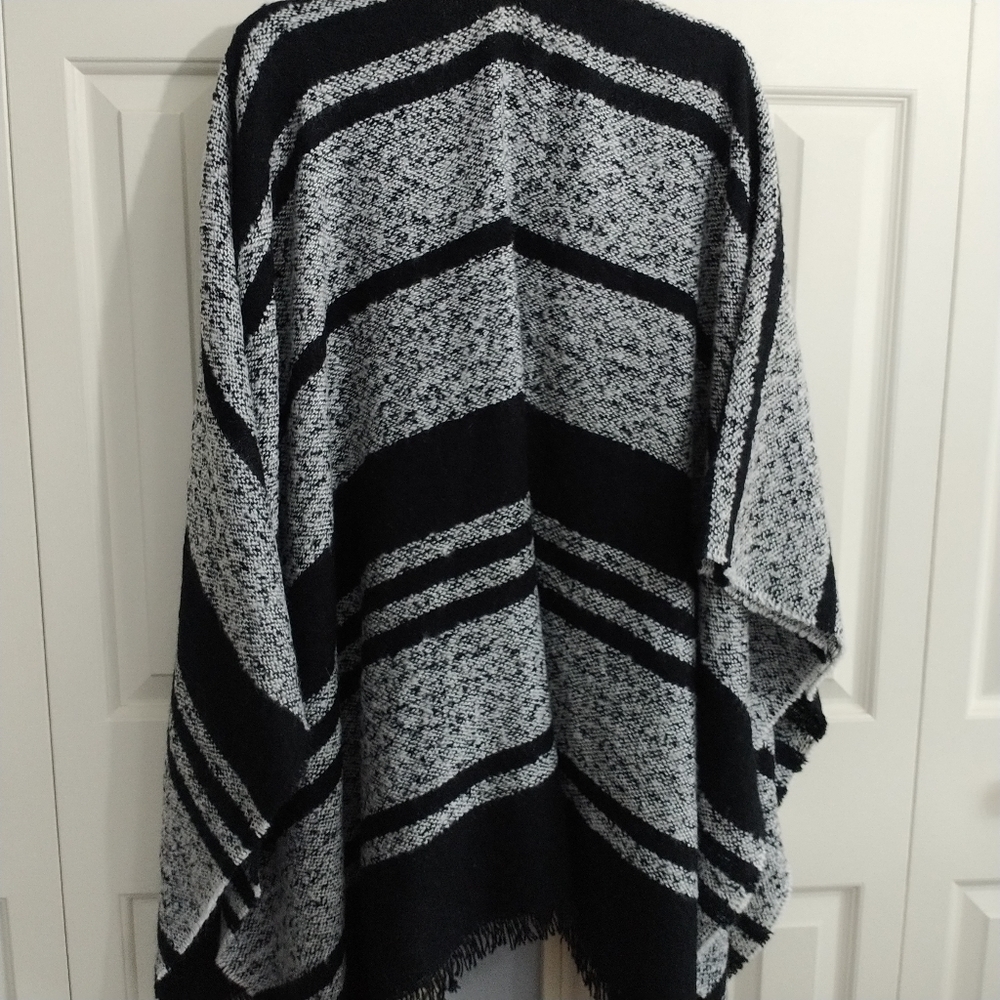 Old Navy Black Grey Cape Wrap One Size - Picture 10 of 10